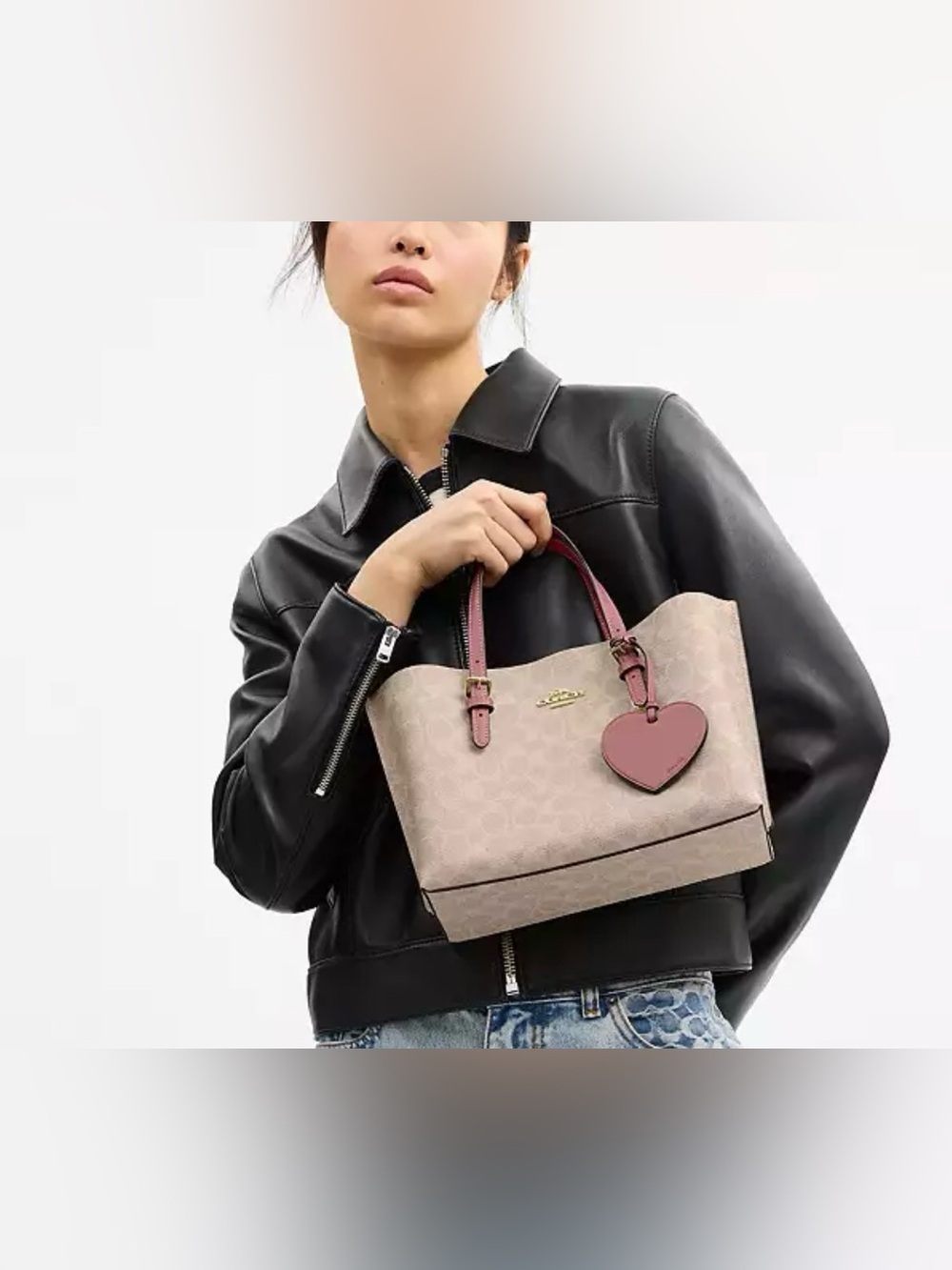 Coach Mollie Tote Bag 25 In Signature Canvas With Heart Charm. New no tag